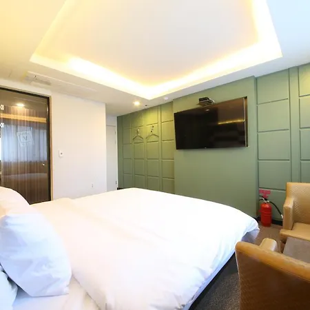 Moonbay Hotel